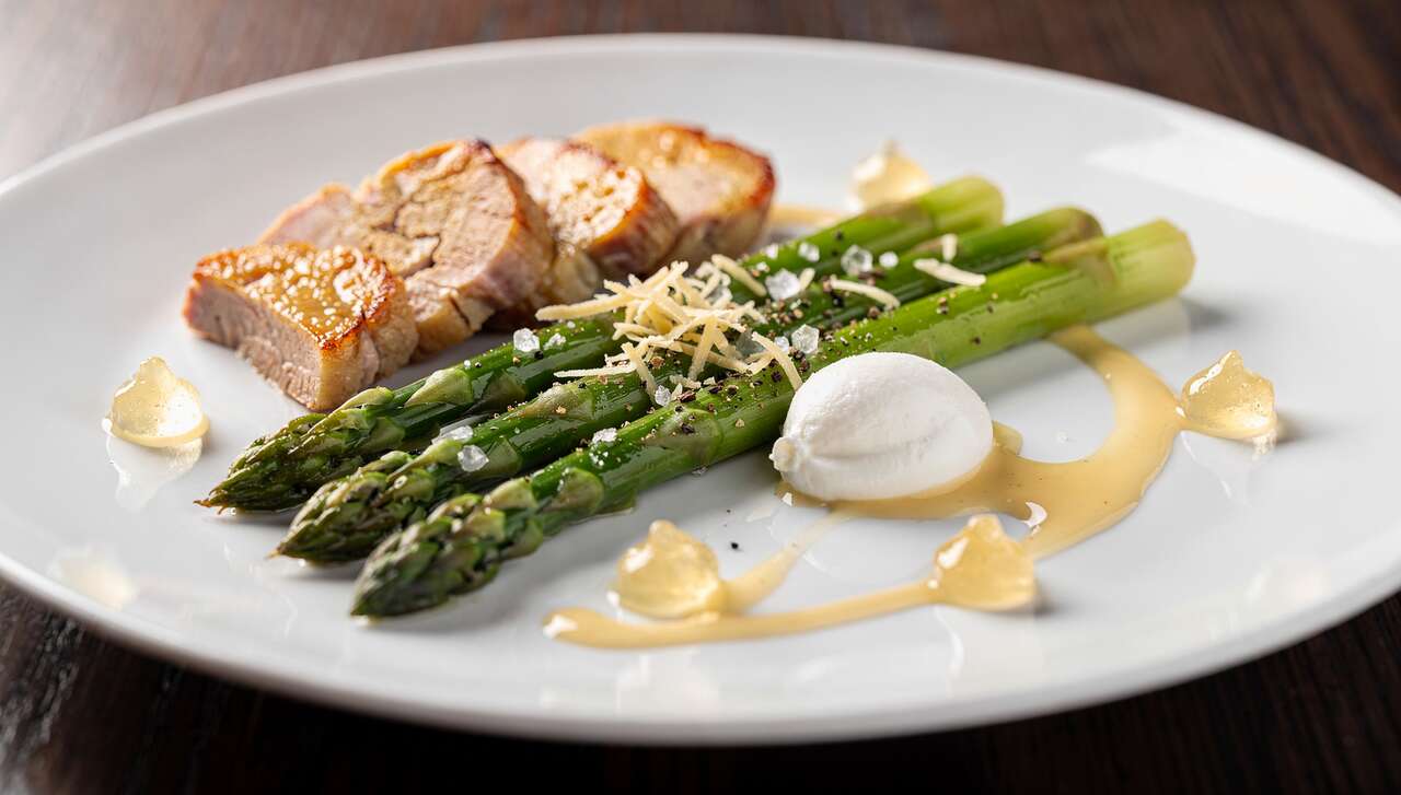 Asperges vertes et foie gras au comté : mousseline au vin jaune