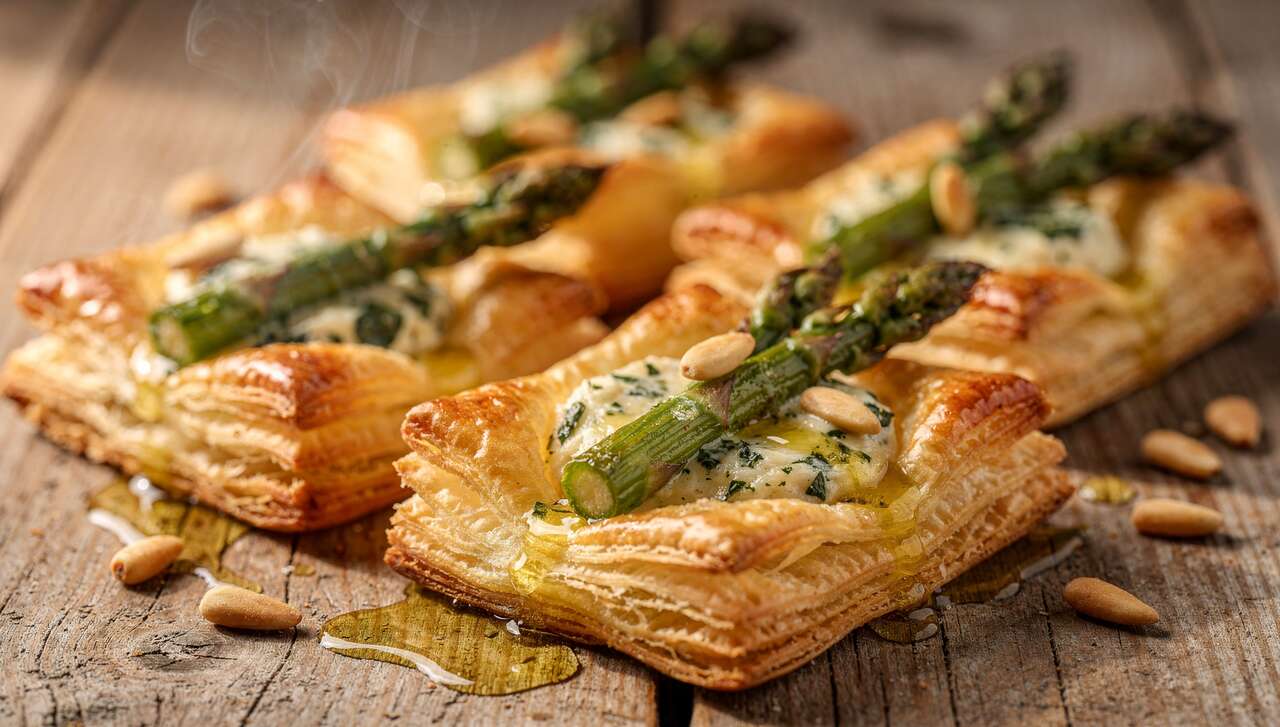Bouchées aux asperges sauvages et fromage : recette gourmande