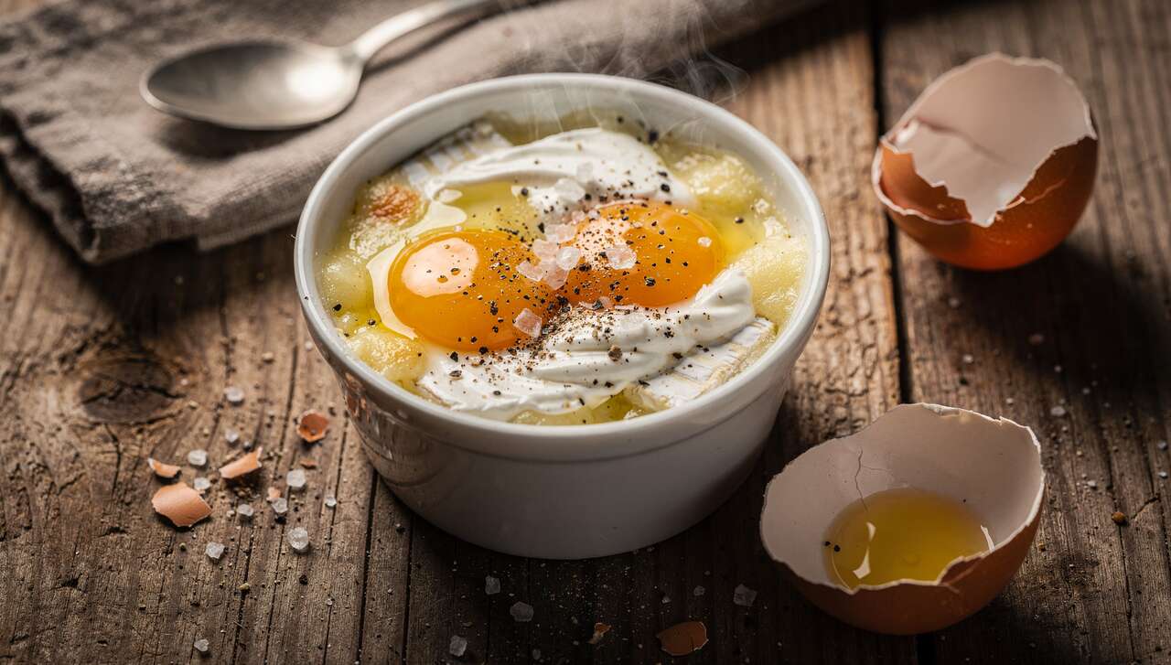 Œufs cocotte au camembert : recette savoureuse