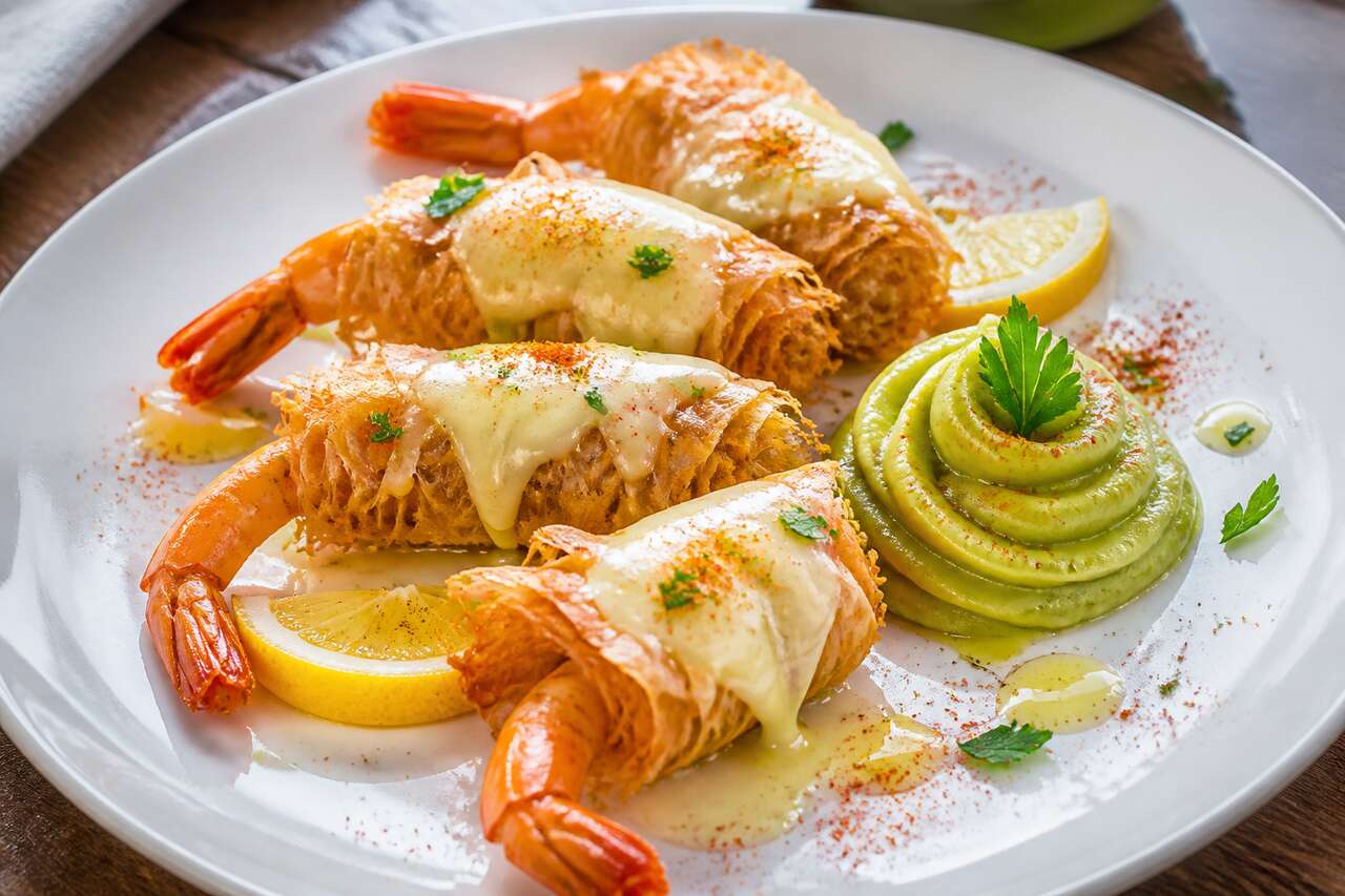 Croustillant de gambas au fromage et mousse d'avocat : recette savoureuse