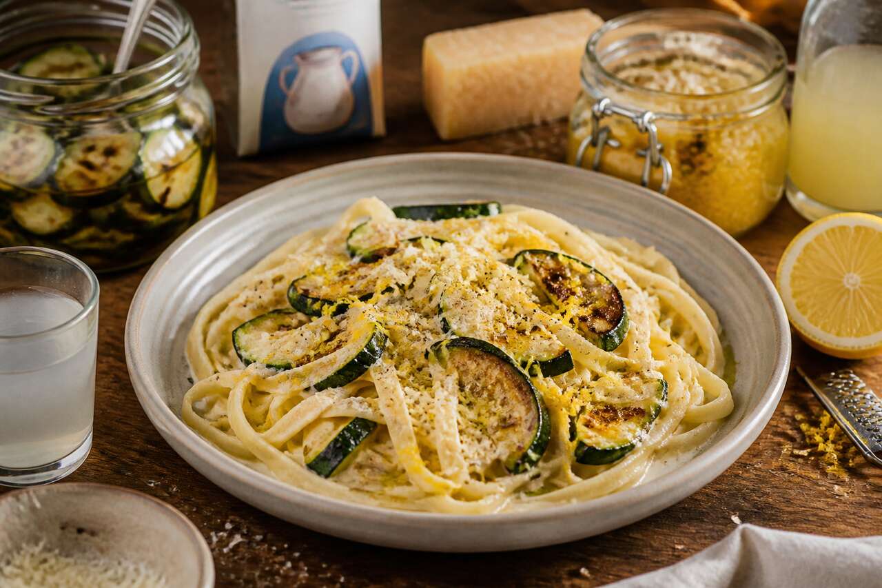 Linguine aux citrons, courgettes et crème de parmesan : recette savoureuse