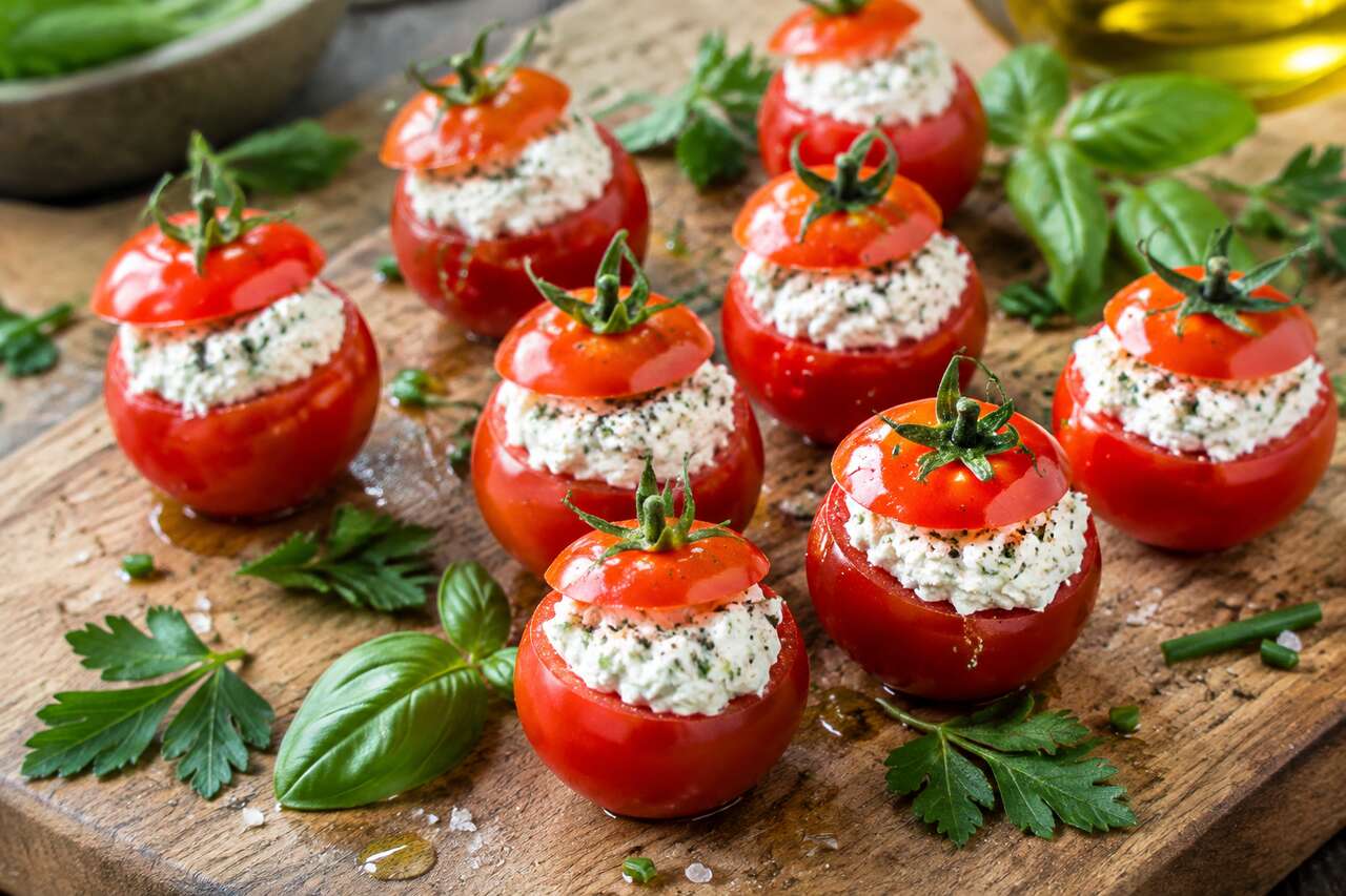 Tomates cerise farcies au fromage frais ail et fines herbes : recette gourmande