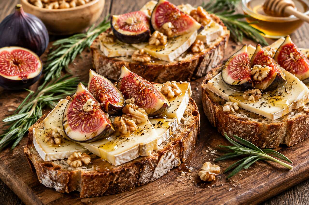 Toasts figue et fromage de brebis : une recette gourmande